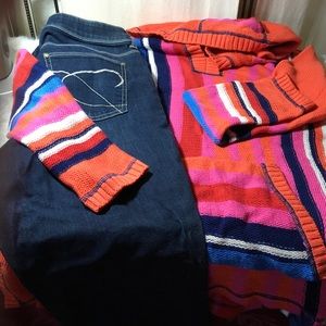 Hooded sweater with kangaroo pocket